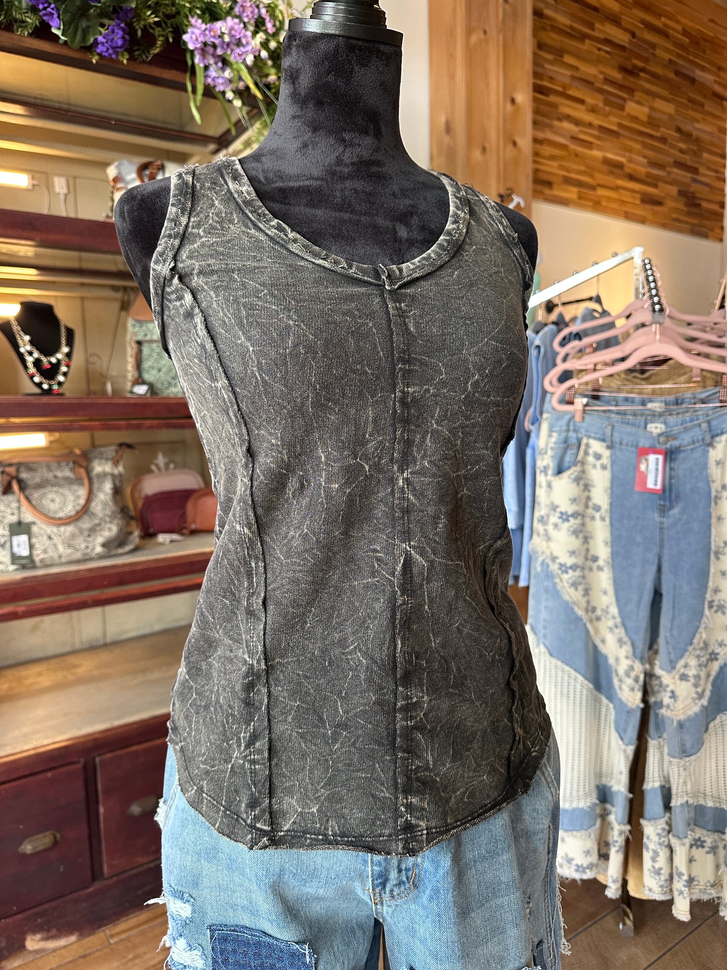 FRENCH TERRY CRINKLE WASHED RAW EDGE V-NECK TANK
