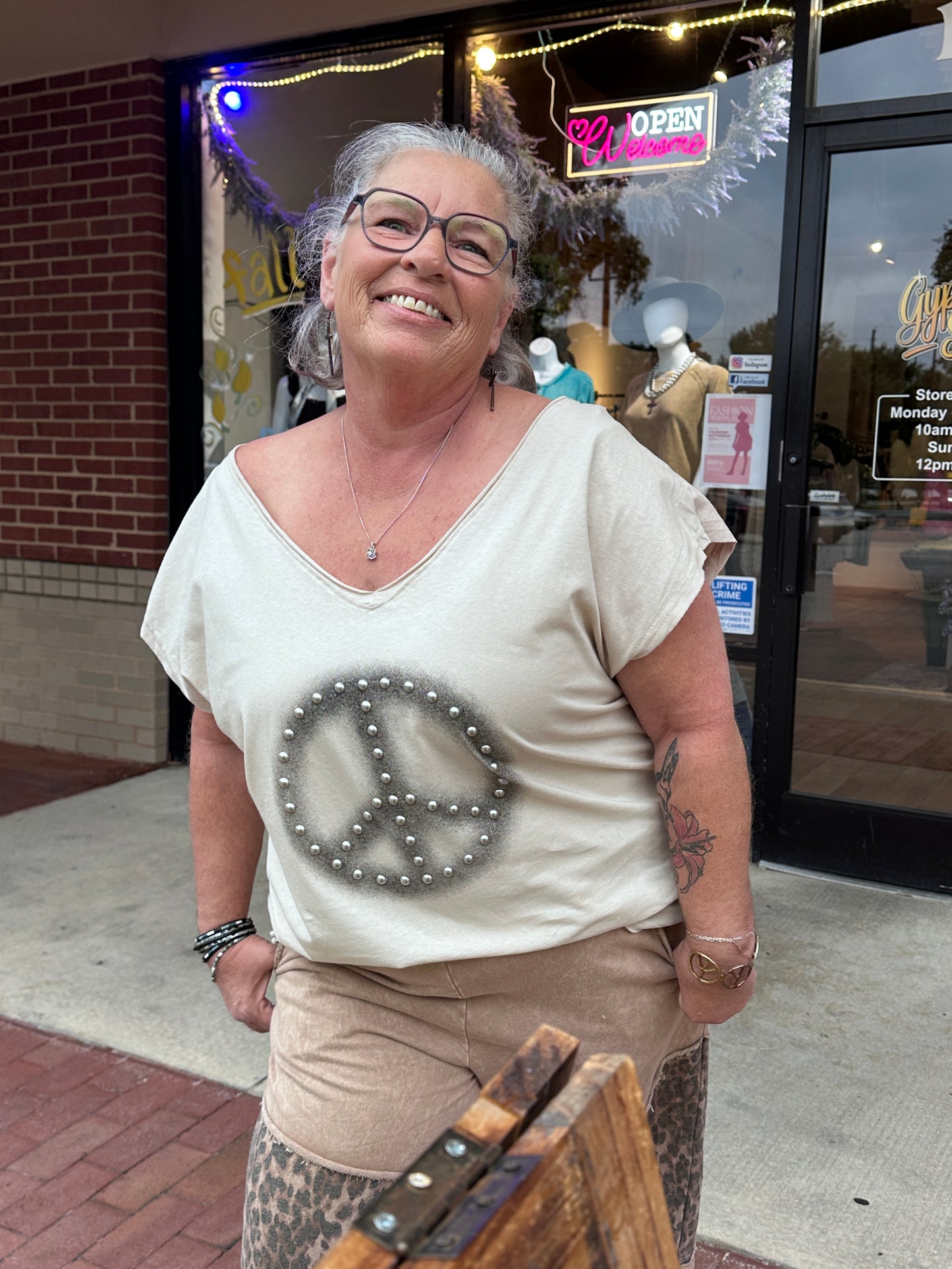 Peace Out Off-Shoulder Studded T-Shirt(POL)
