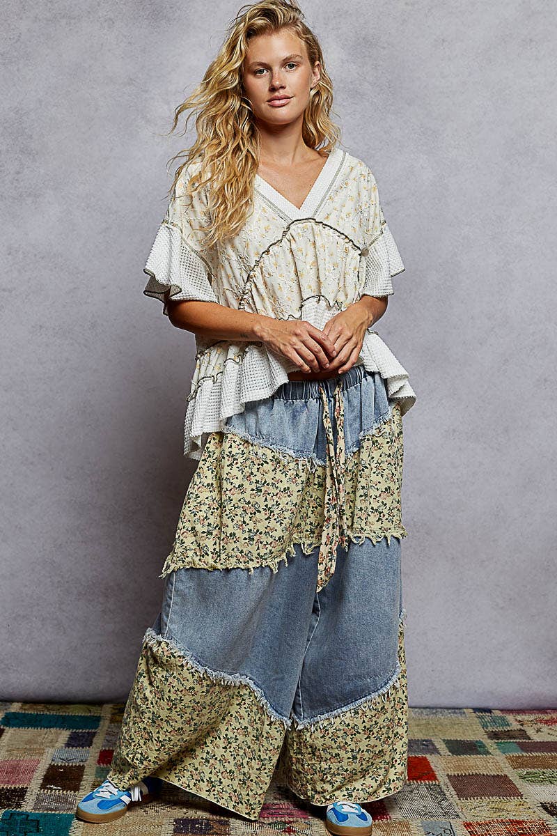 V-neck Short Sleeve Printed Woven Top (POL)