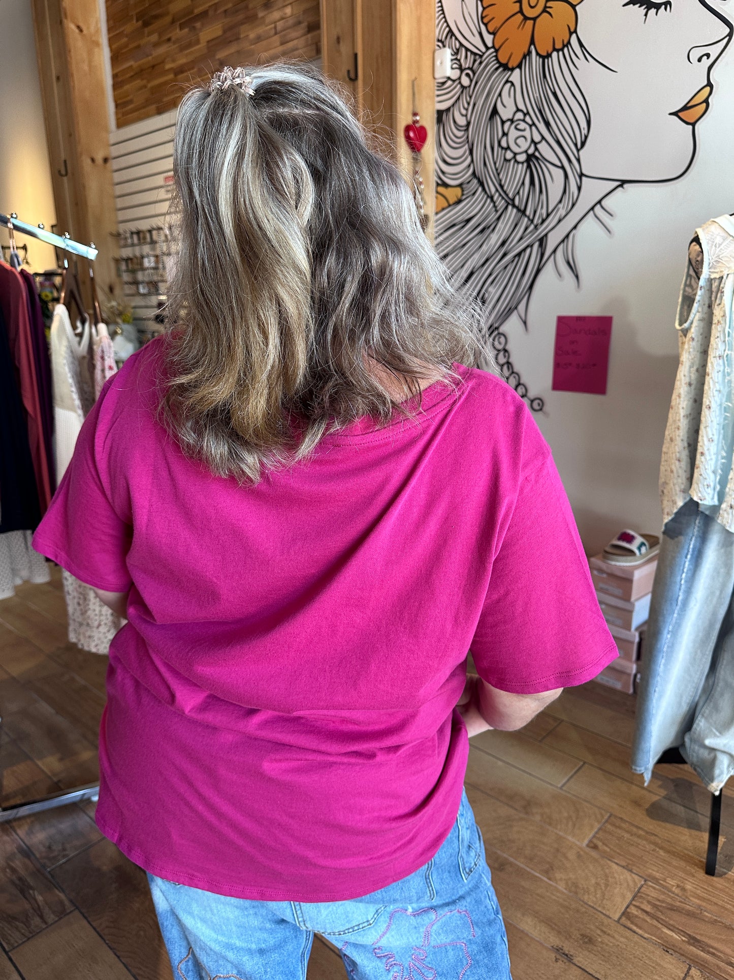 Curvy V-neck Tshirt