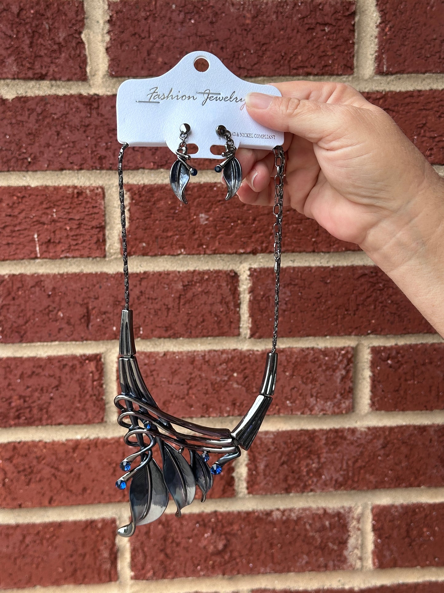 Colored Metal Rhythmical Feather Necklace