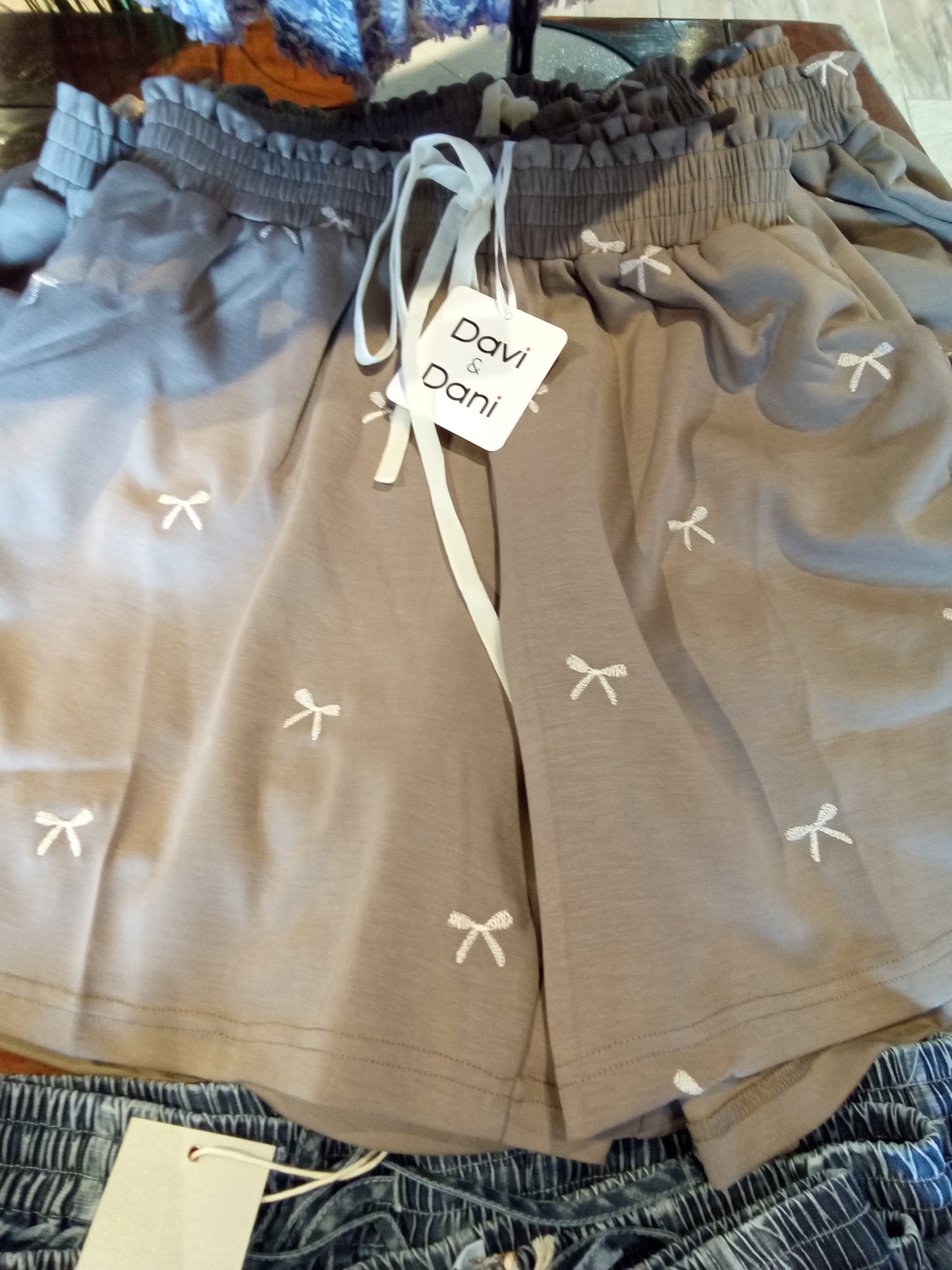 Embroidered Bow Shorts (Davi&Dani)