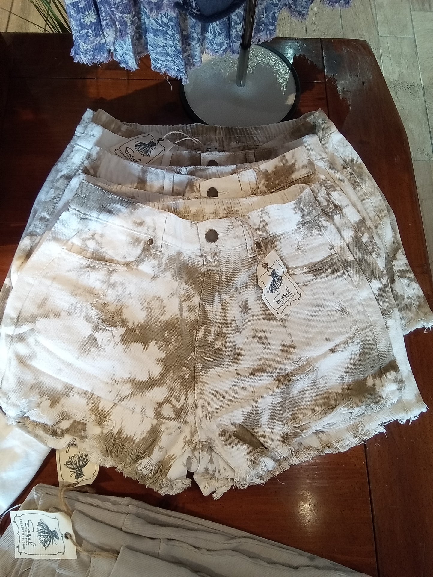 Special Dye Distressed Shorts (Easel)