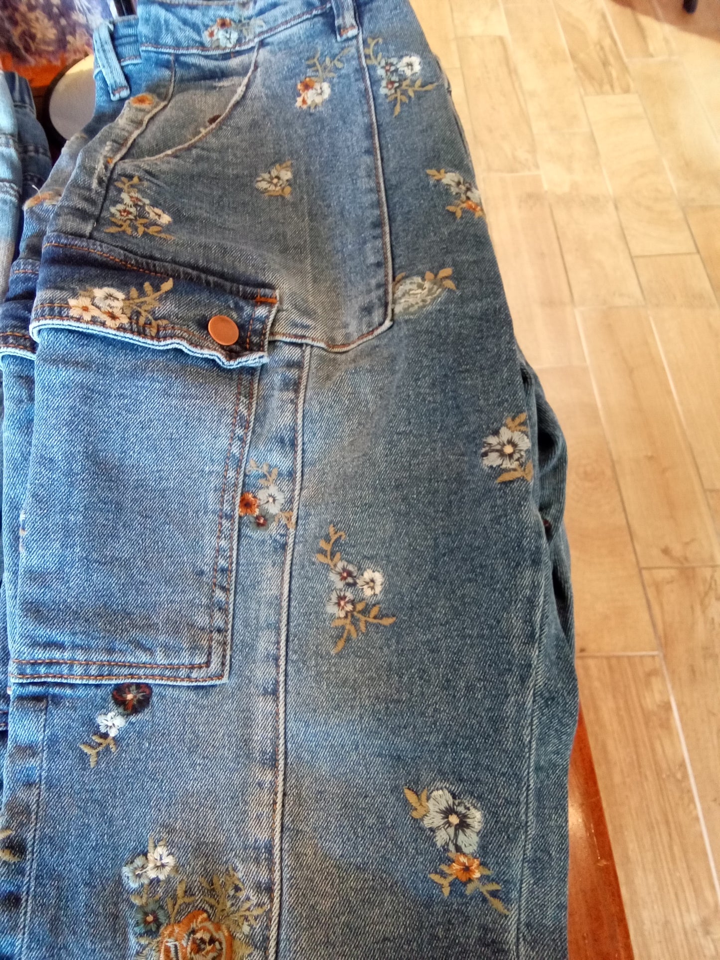 Cargo Flower Embroidered Jeans (OLI&HALI)