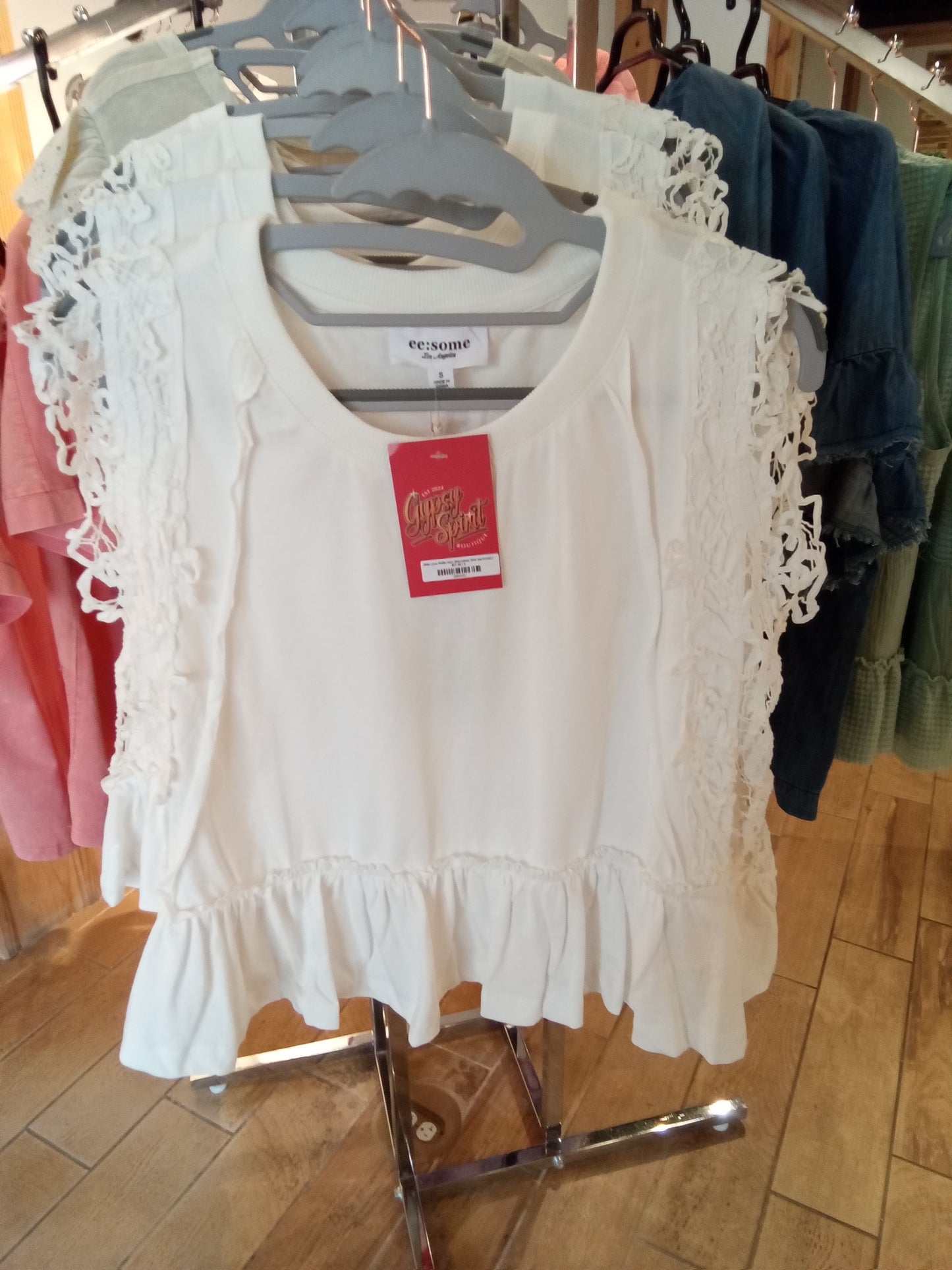 Side Lace Ruffle Hem Sleeveless Shirt (ee:some)