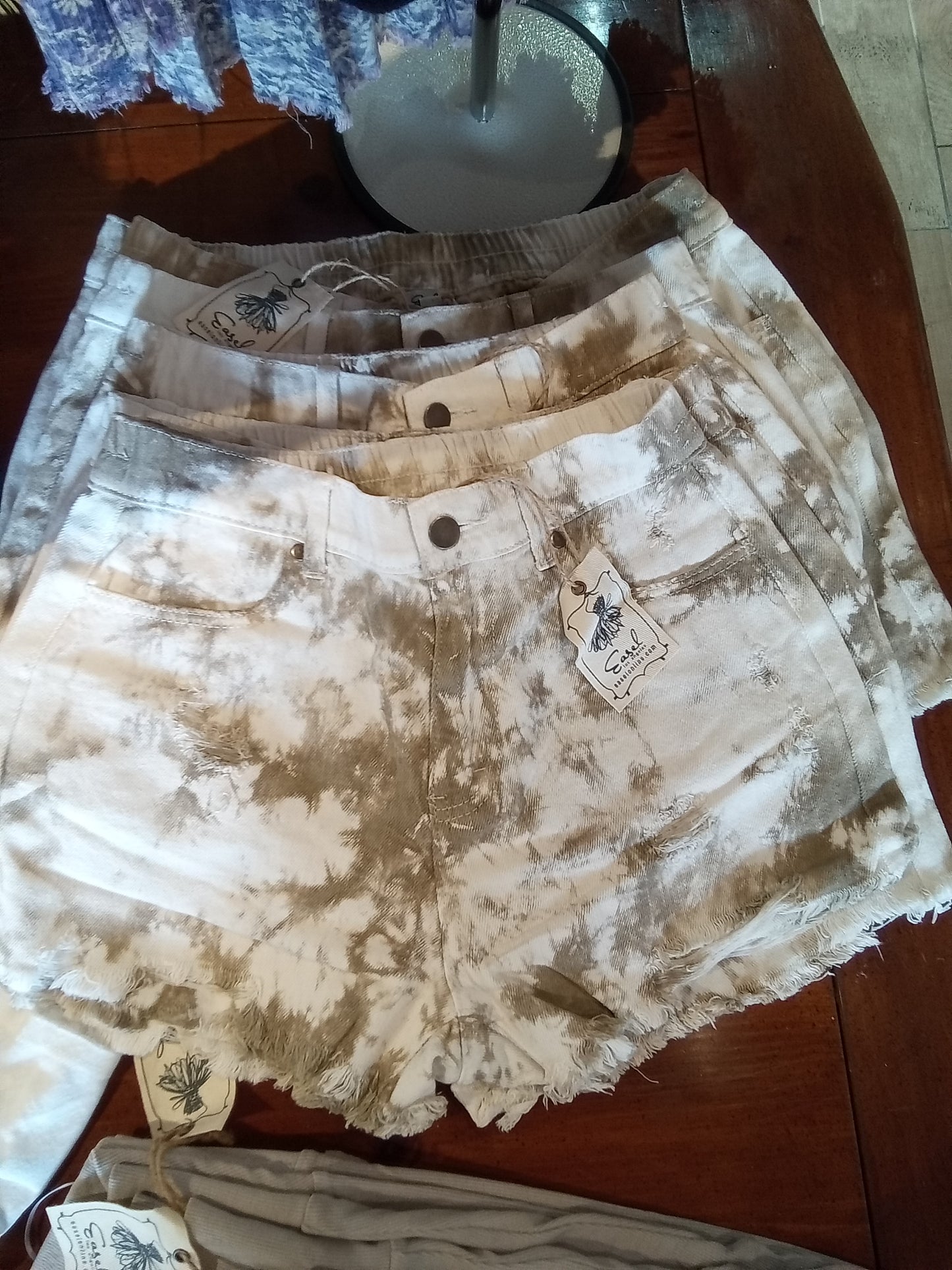 Special Dye Distressed Shorts (Easel)