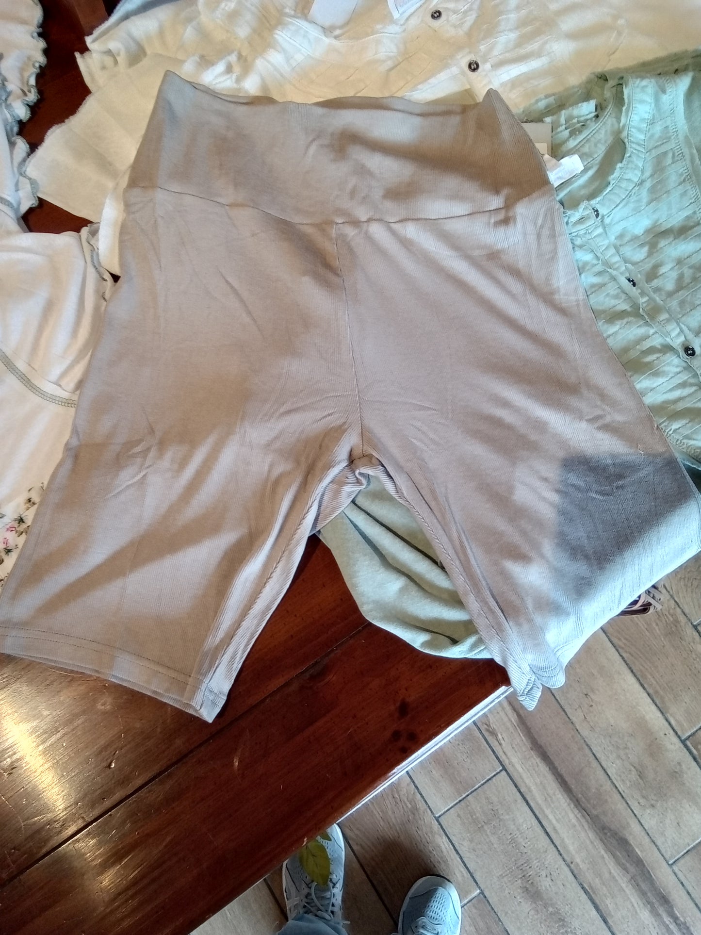 Baby Rib High Rise Yoga Shorts (Easel)