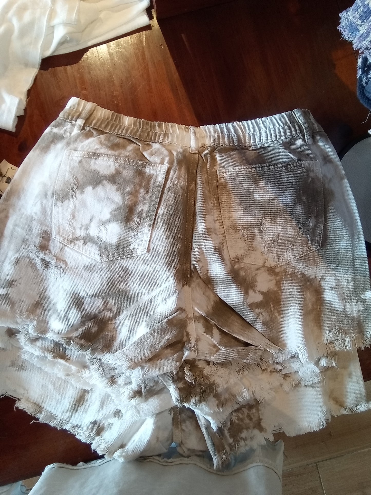 Special Dye Distressed Shorts (Easel)