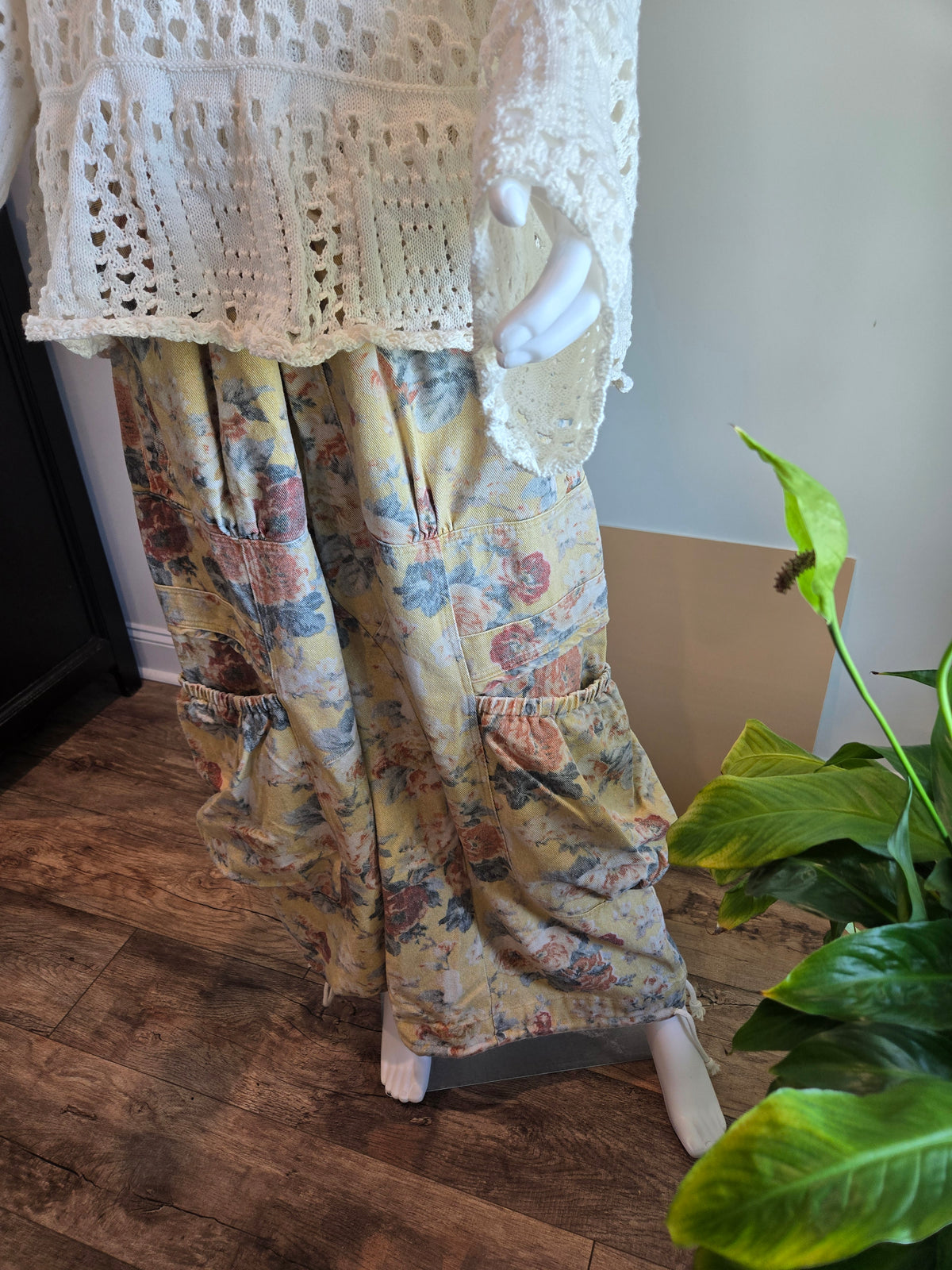Curvy Flower Denim Pants