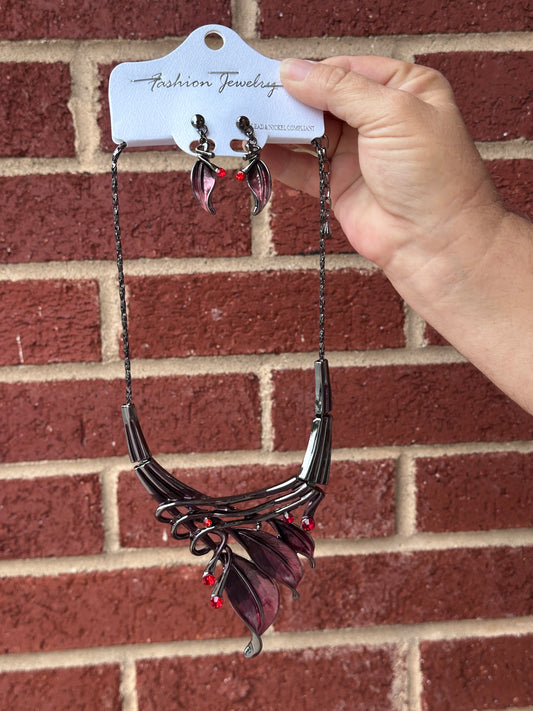 Colored Metal Rhythmical Feather Necklace