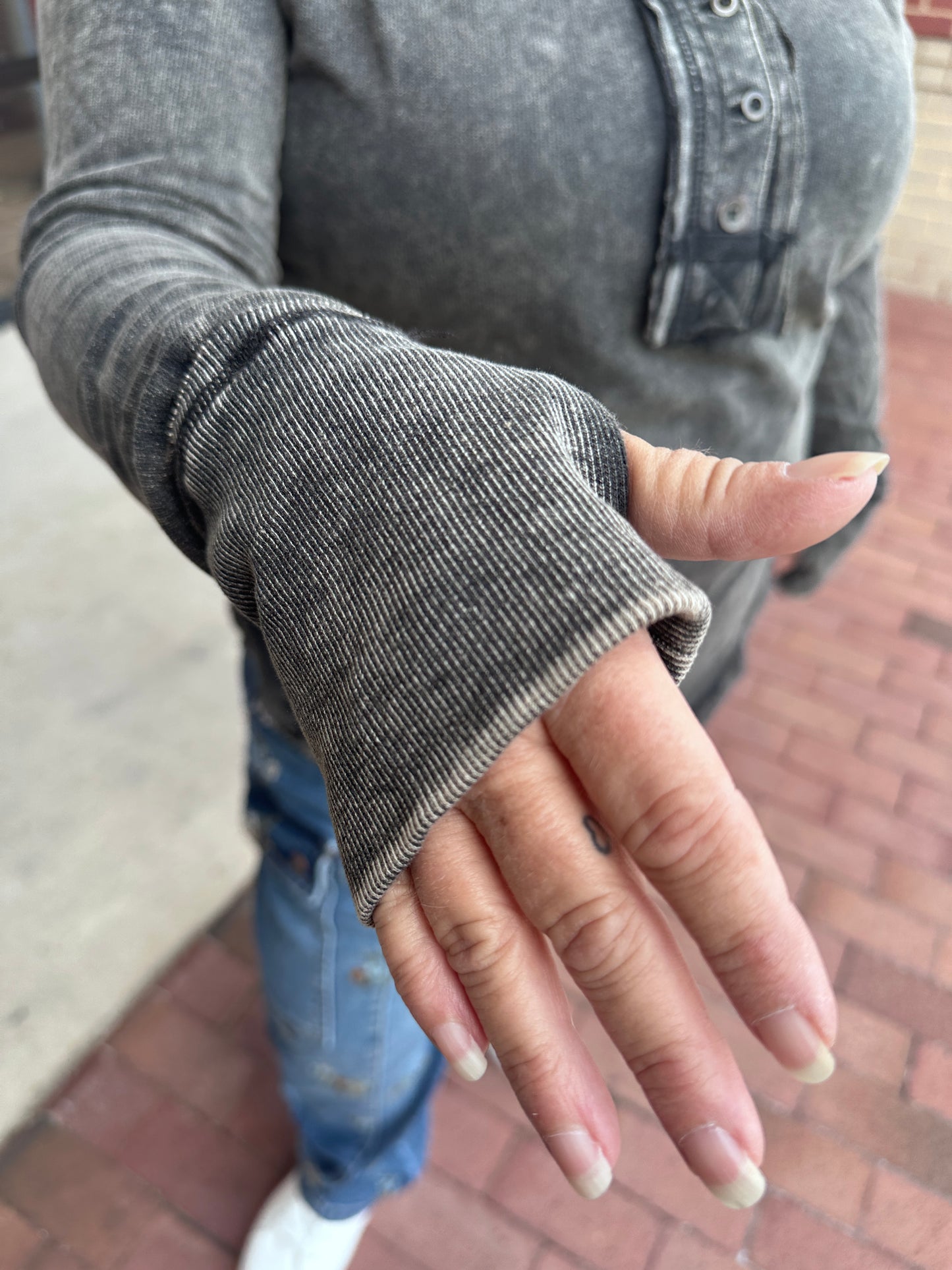 Washed Long Sleeve w/Thumb Hole