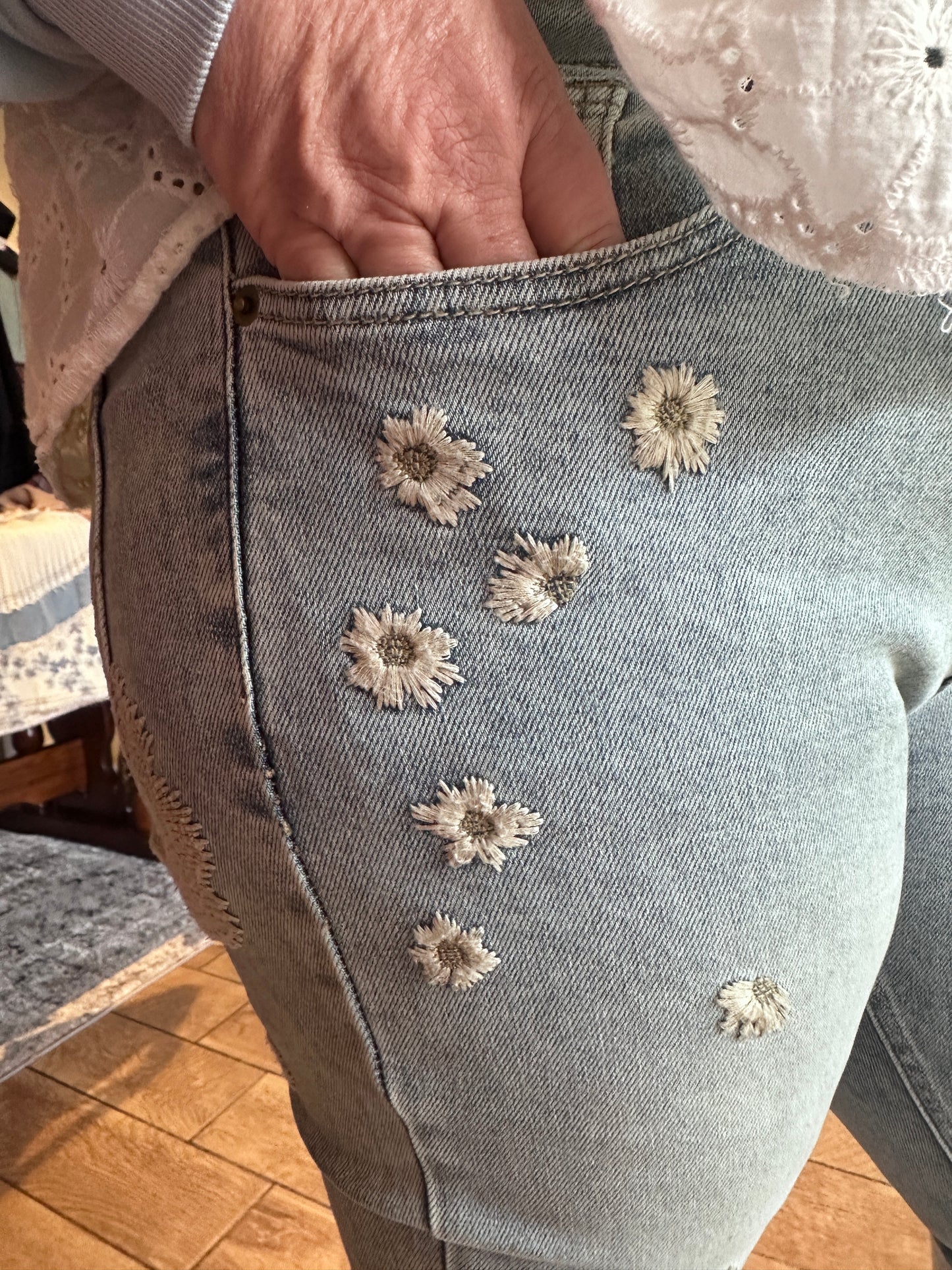 Daisy Embroidered Jeans (OLI&HALI)