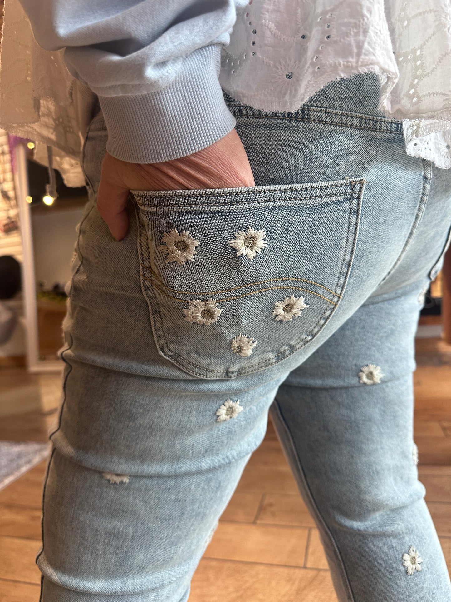 Daisy Embroidered Jeans (OLI&HALI)