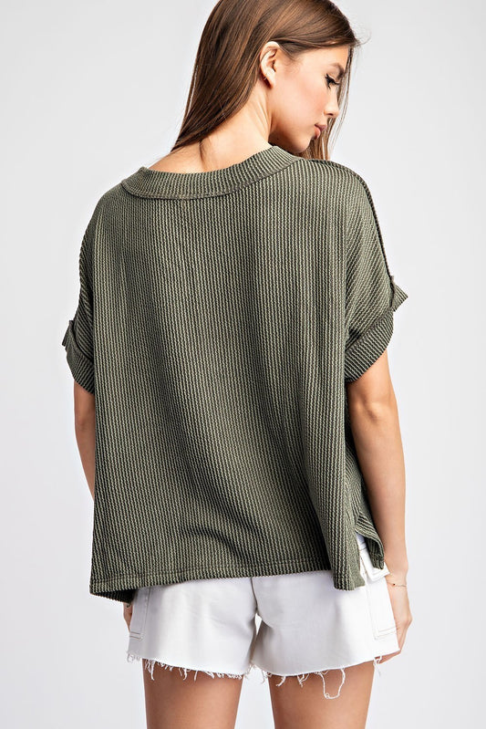 Textured V-neck Short Sleeve Top Curvy (ee:some)