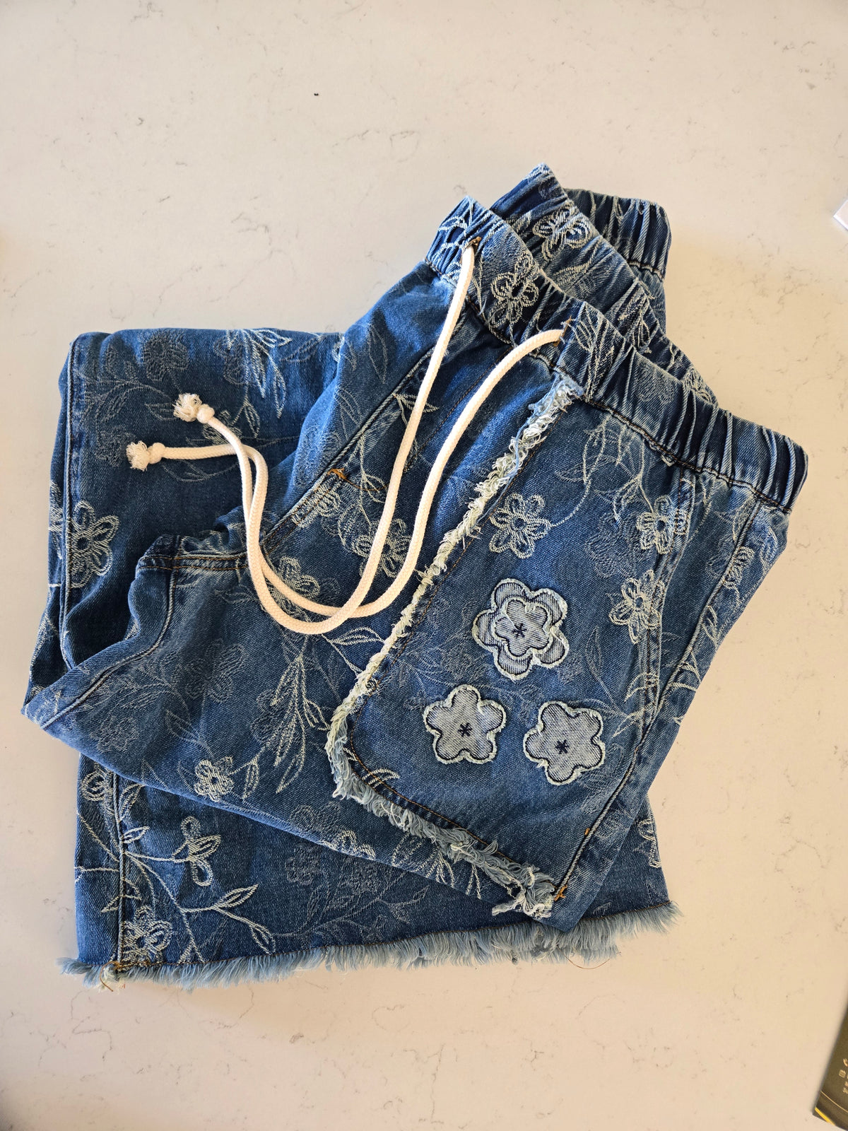 Frayed Pocket Embroidered Jeans