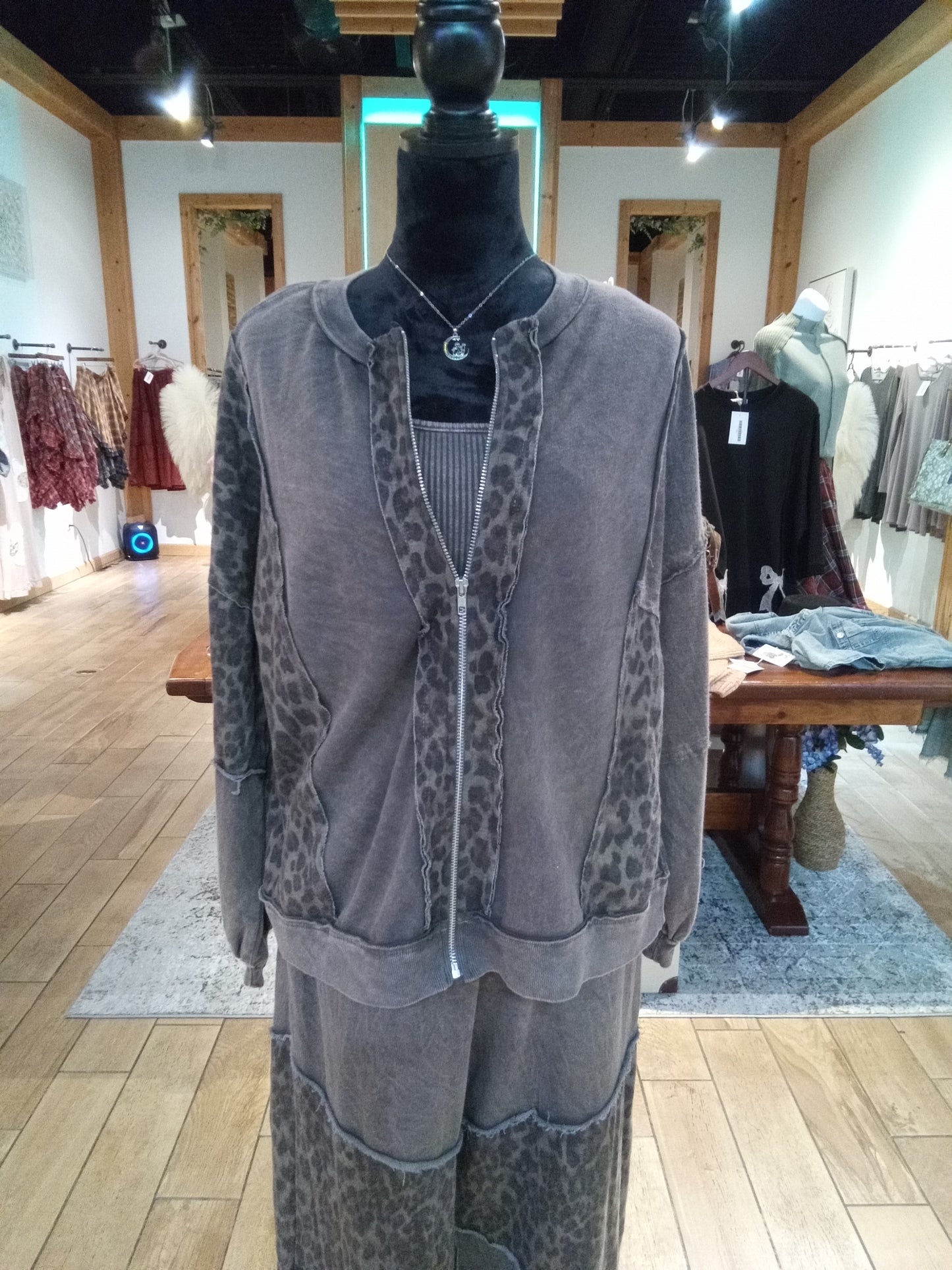 Leopard Zip Up Sweatshirt (J.Her)