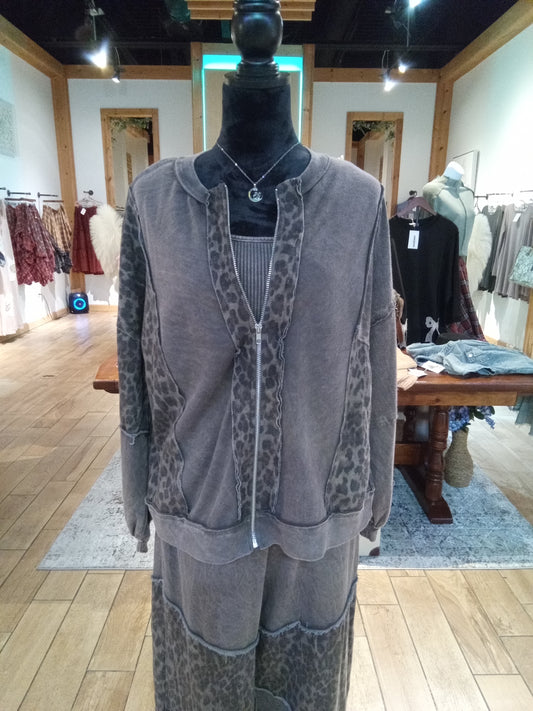 Leopard Zip Up Sweatshirt (J.Her)