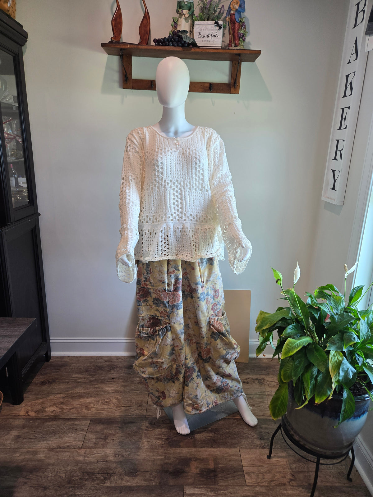 Curvy Flower Denim Pants